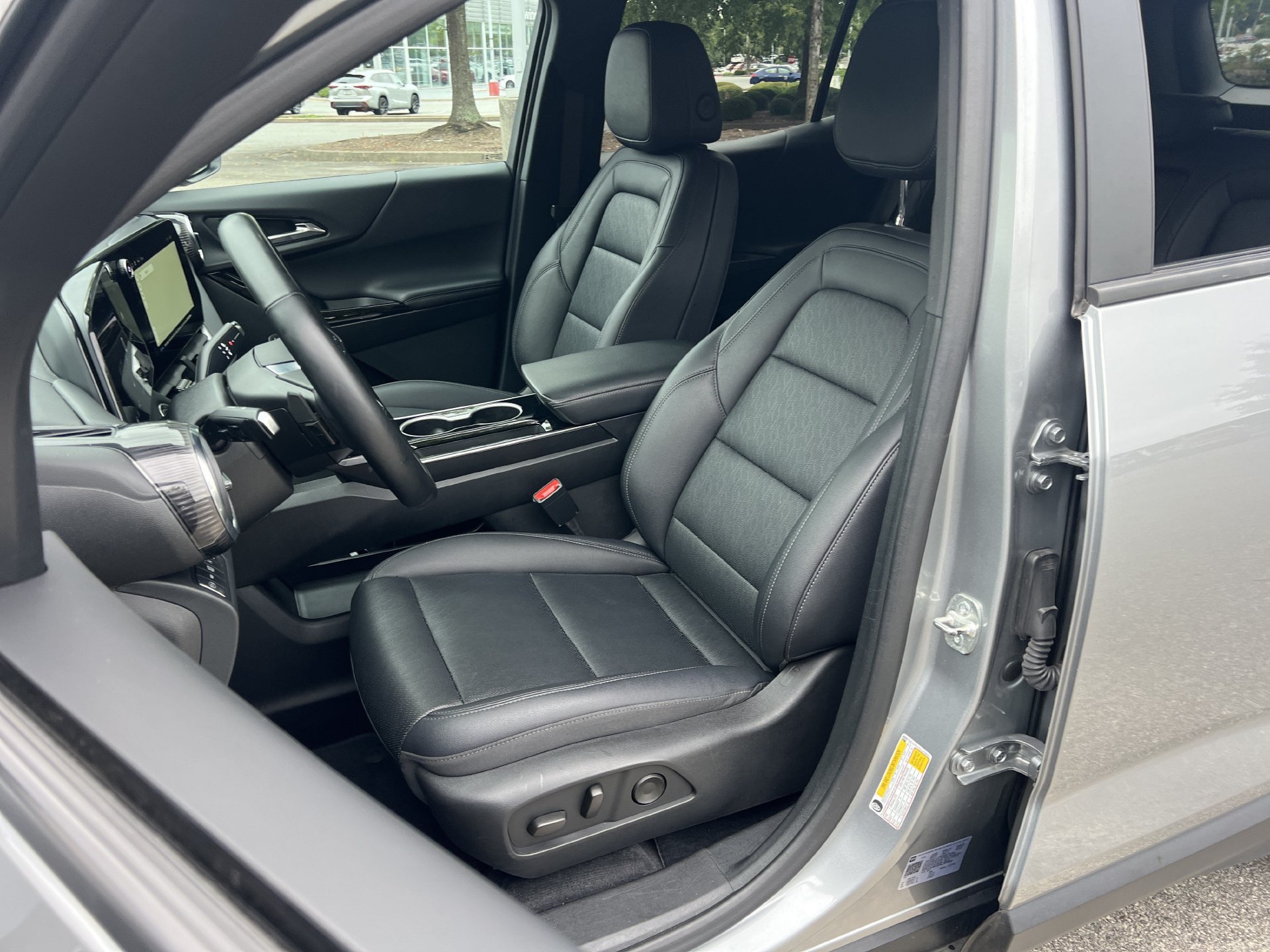 Used 2025 Chevrolet Equinox LT w/ Convenience Package II AWD/4WD image 14