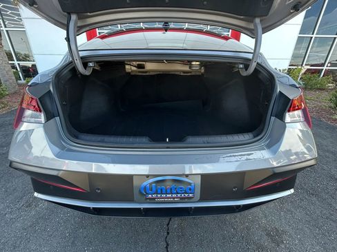 Used 2024 Hyundai Elantra Limited FWD image 16