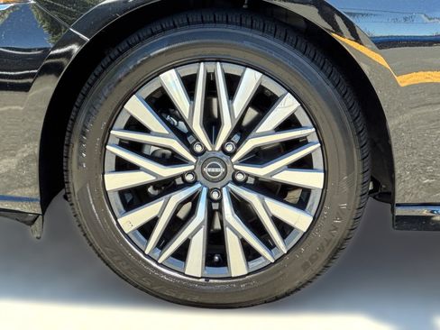 Used 2025 Nissan Altima 2.5 SV FWD image 13