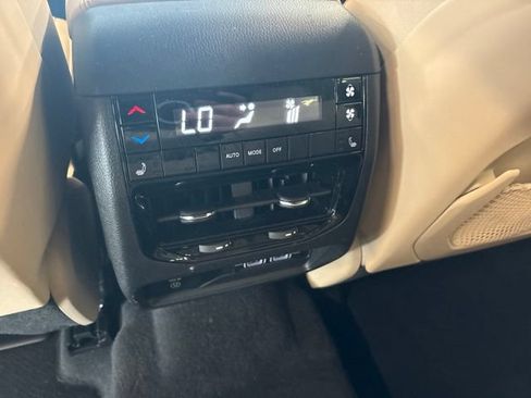 Used 2023 Jeep Grand Cherokee L Limited w/ Luxury Tech Group II RWD image 21