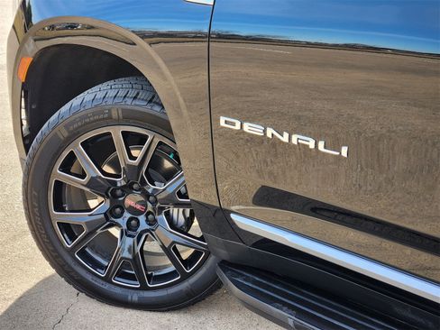 Used 2023 GMC Yukon XL Denali image 17