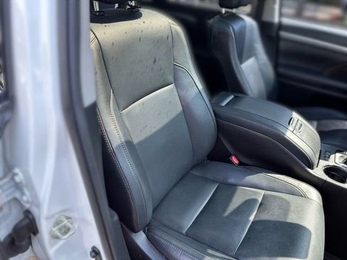 Used 2019 Toyota Highlander Limited Platinum AWD/4WD image 28