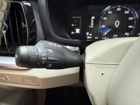 Used 2019 Volvo S60 T5 Momentum w/ Premium Package FWD image 16