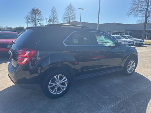 Used 2017 Chevrolet Equinox LT w/ Convenience Package image 4