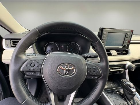 Used 2021 Toyota RAV4 XLE w/ Convenience Package image 15