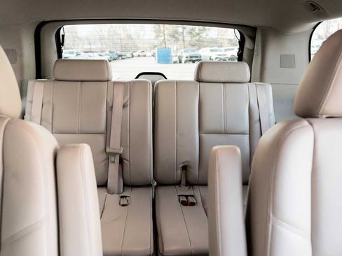 Used 2011 GMC Yukon SLT w/ SLT Chrome Package image 35