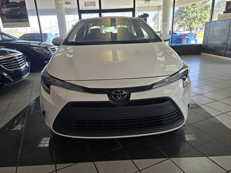 Used 2025 Toyota Corolla LE FWD image 2