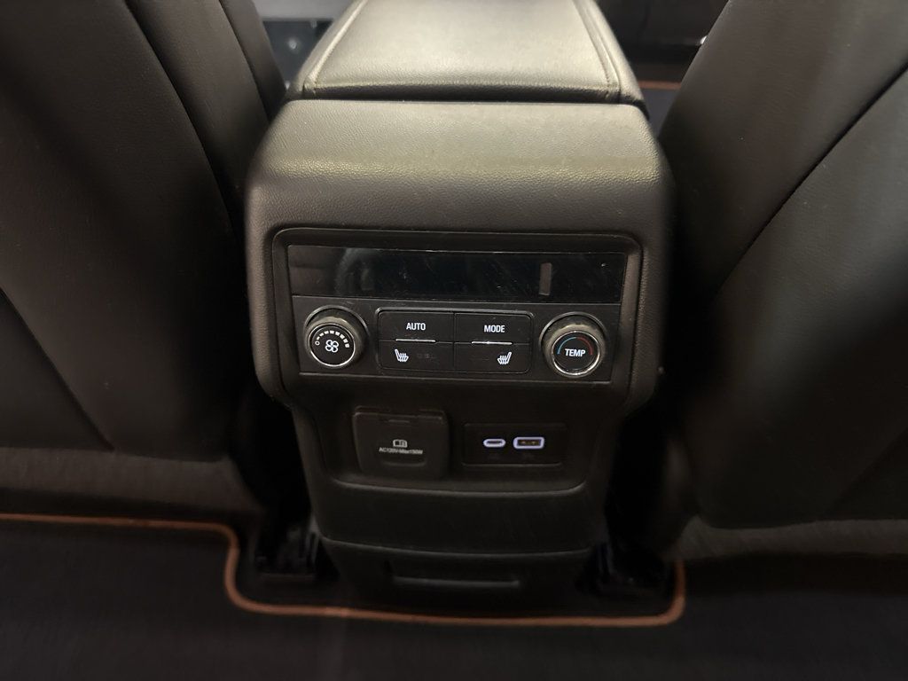 Used 2022 GMC Acadia AT4 w/ Technology Package AWD/4WD image 27