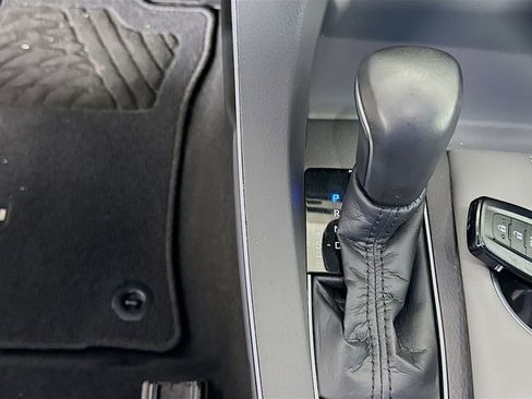 Used 2021 Toyota Avalon XLE image 16