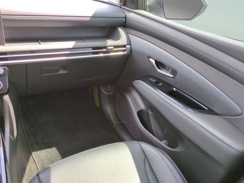 Certified 2025 Hyundai Tucson Limited FWD image 13