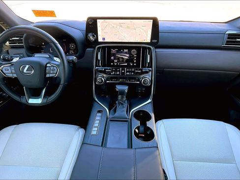 Used 2025 Lexus LX 600 4WD w/ Accessory Package (Z1) image 16