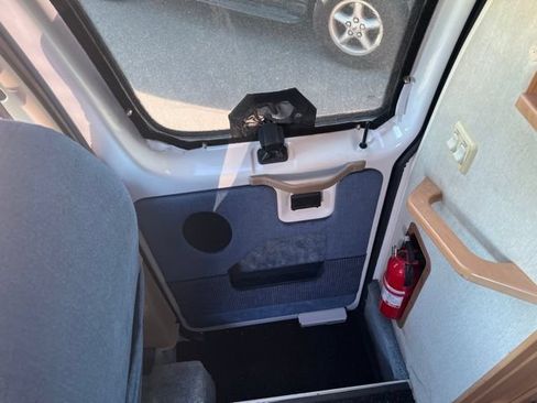 Used 2003 Ford E-350 and Econoline 350 Super Duty RWD image 19