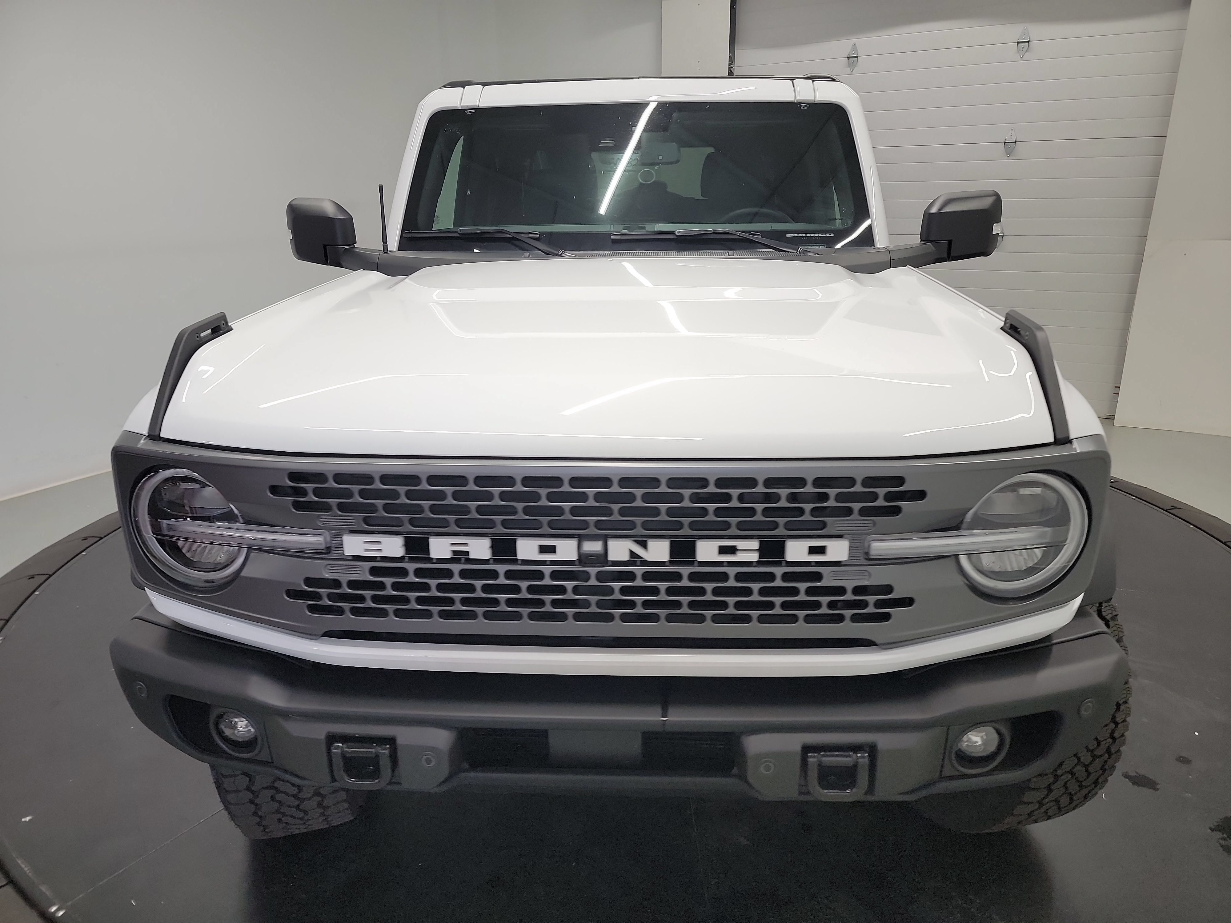 Used 2025 Ford Bronco Badlands AWD/4WD image 2