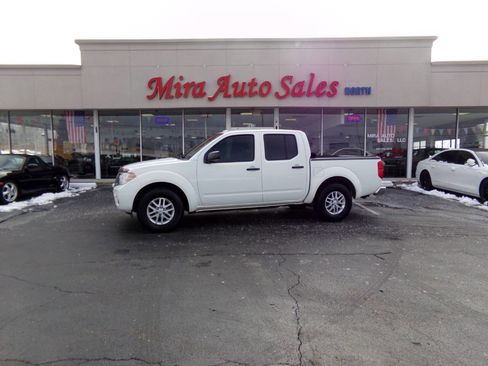 Used 2018 Nissan Frontier SV image 1