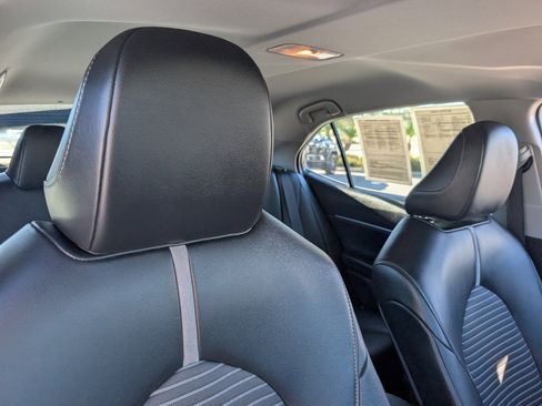 Used 2023 Toyota Camry SE image 3