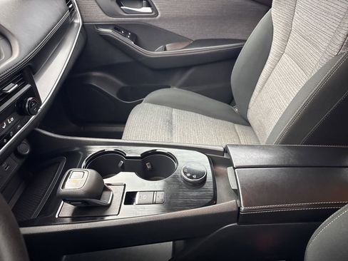 Used 2023 Nissan Rogue SV image 21