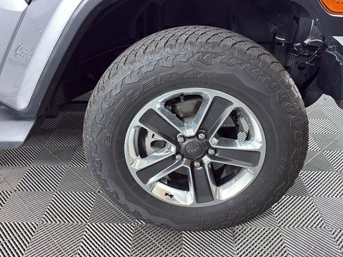 Used 2019 Jeep Wrangler Unlimited Sahara w/ Cold Weather Group AWD/4WD image 13