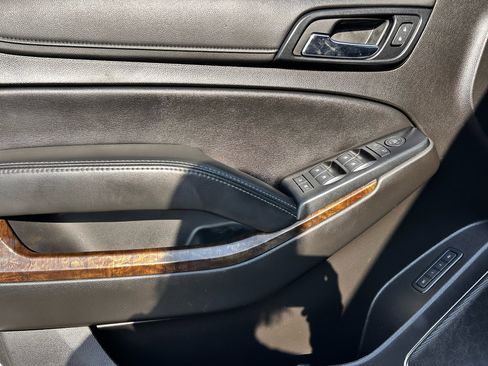 Used 2020 Chevrolet Suburban LT image 8