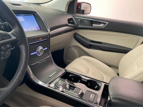 Used 2019 Ford Edge Titanium image 36