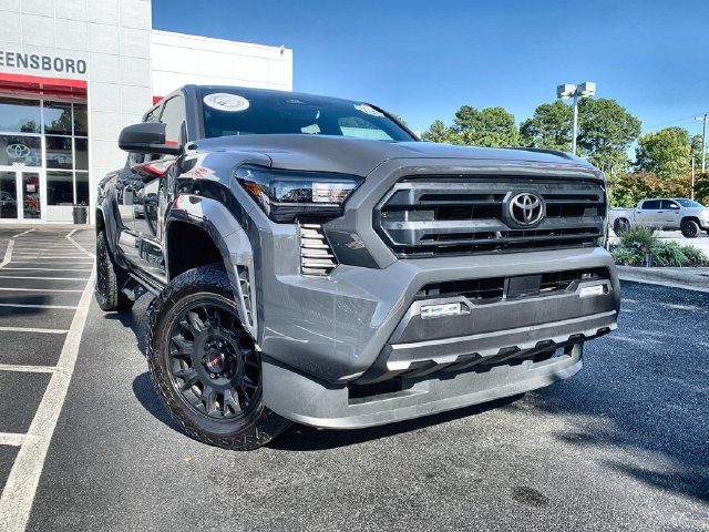 Used 2025 Toyota Tacoma SR5 AWD/4WD image 2