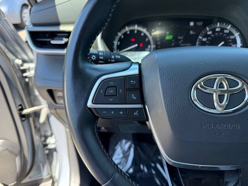 Used 2021 Toyota Highlander XLE AWD/4WD image 15
