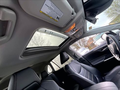 Used 2020 Toyota RAV4 XLE Premium image 23