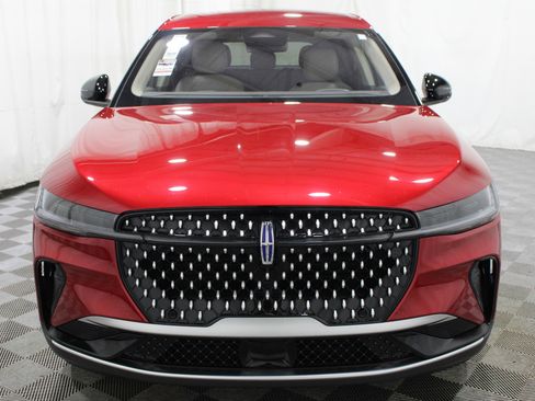 Used 2025 Lincoln Nautilus Premier AWD/4WD image 35