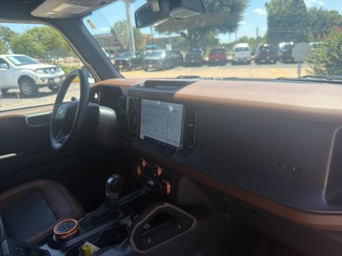 Used 2024 Ford Bronco Outer Banks AWD/4WD image 13