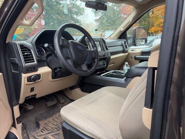 Used 2017 Ford F250 XLT w/ XLT Premium Package AWD/4WD image 8