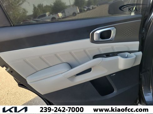 Used 2025 Kia Sorento SX Prestige AWD/4WD image 12
