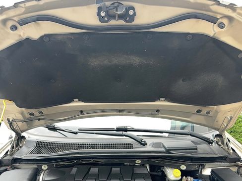 Used 2008 Chrysler Town & Country Limited image 31