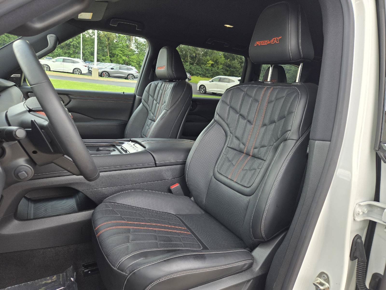 Used 2025 Nissan Armada PRO-4X AWD/4WD image 13