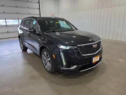 Used 2020 Cadillac XT6 Premium Luxury AWD/4WD image 2
