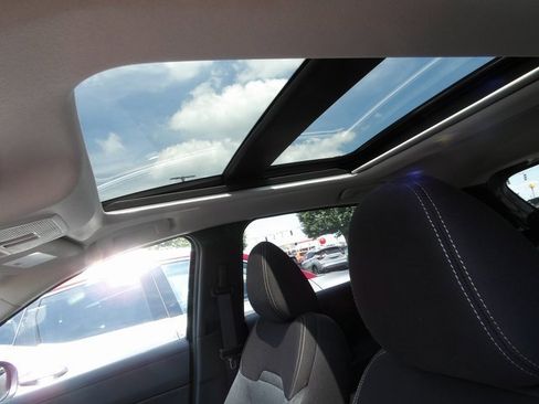 Used 2025 Nissan Kicks SV w/ SV Premium Package image 18