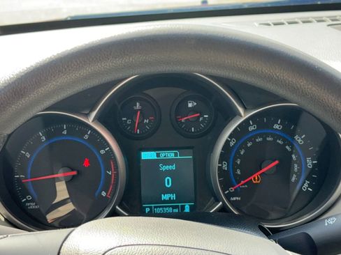 Used 2016 Chevrolet Cruze LT w/ Technology Package FWD image 11