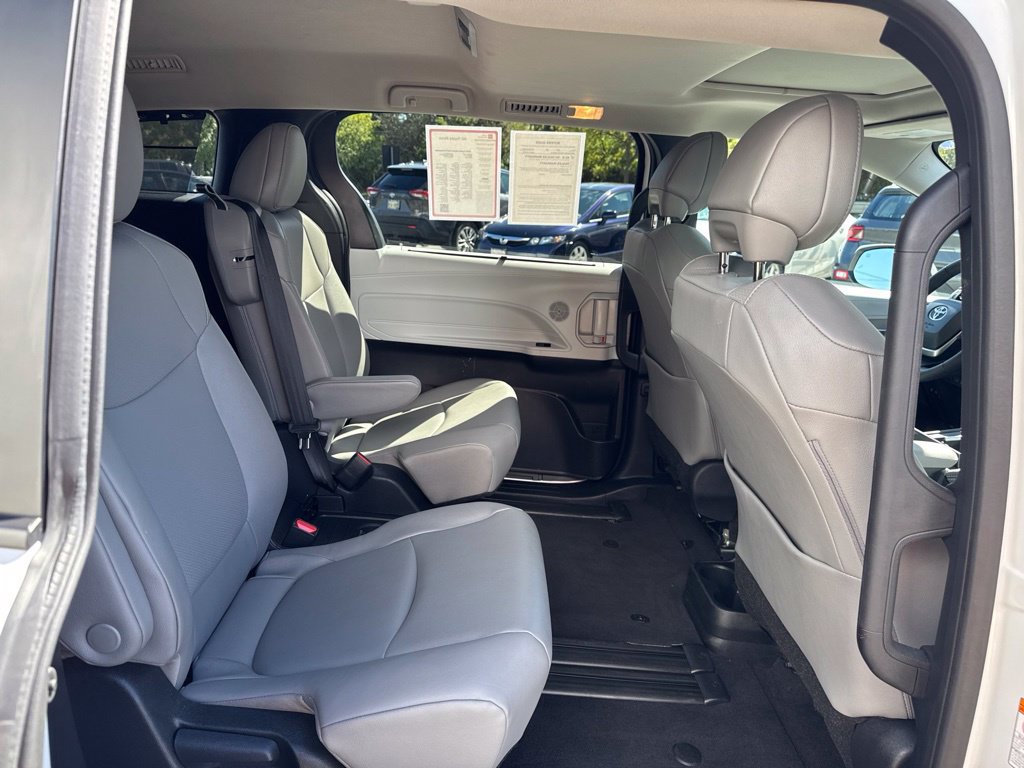 Certified 2026 Toyota Sienna XLE FWD image 31