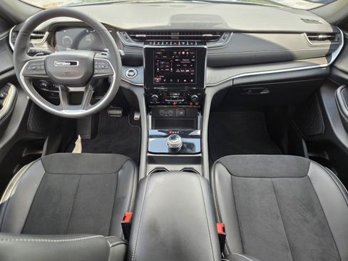 Used 2025 Jeep Grand Cherokee L Laredo AWD/4WD image 17