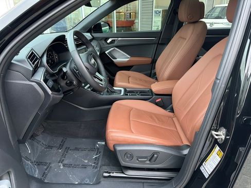 Used 2024 Audi Q3 2.0T Premium w/ Convenience Package image 9