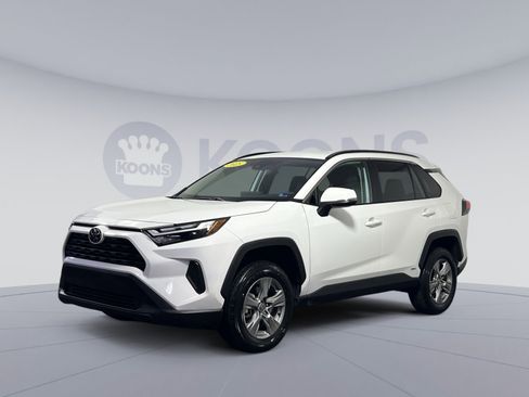 Used 2025 Toyota RAV4 XLE image 1