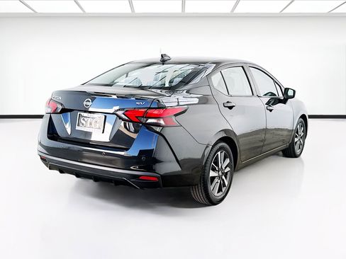 Used 2021 Nissan Versa SV FWD image 4