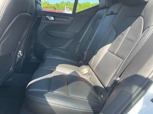 Used 2023 Volvo XC40 B5 Plus AWD/4WD image 9