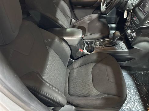 Used 2019 Jeep Cherokee Latitude w/ Popular Appearance Group image 26