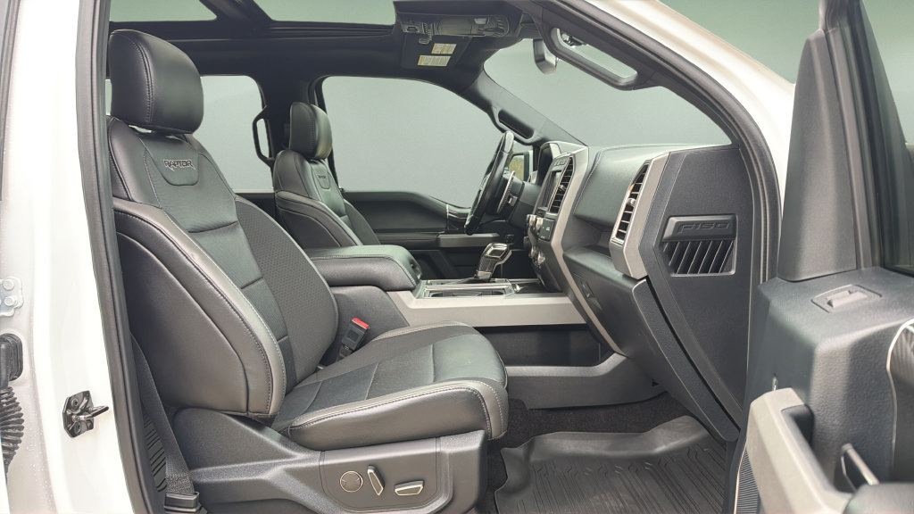 Used 2019 Ford F150 Raptor w/ Equipment Group 802A Luxury AWD/4WD image 18