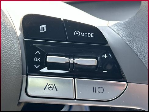 Used 2023 Hyundai Elantra SE FWD image 26