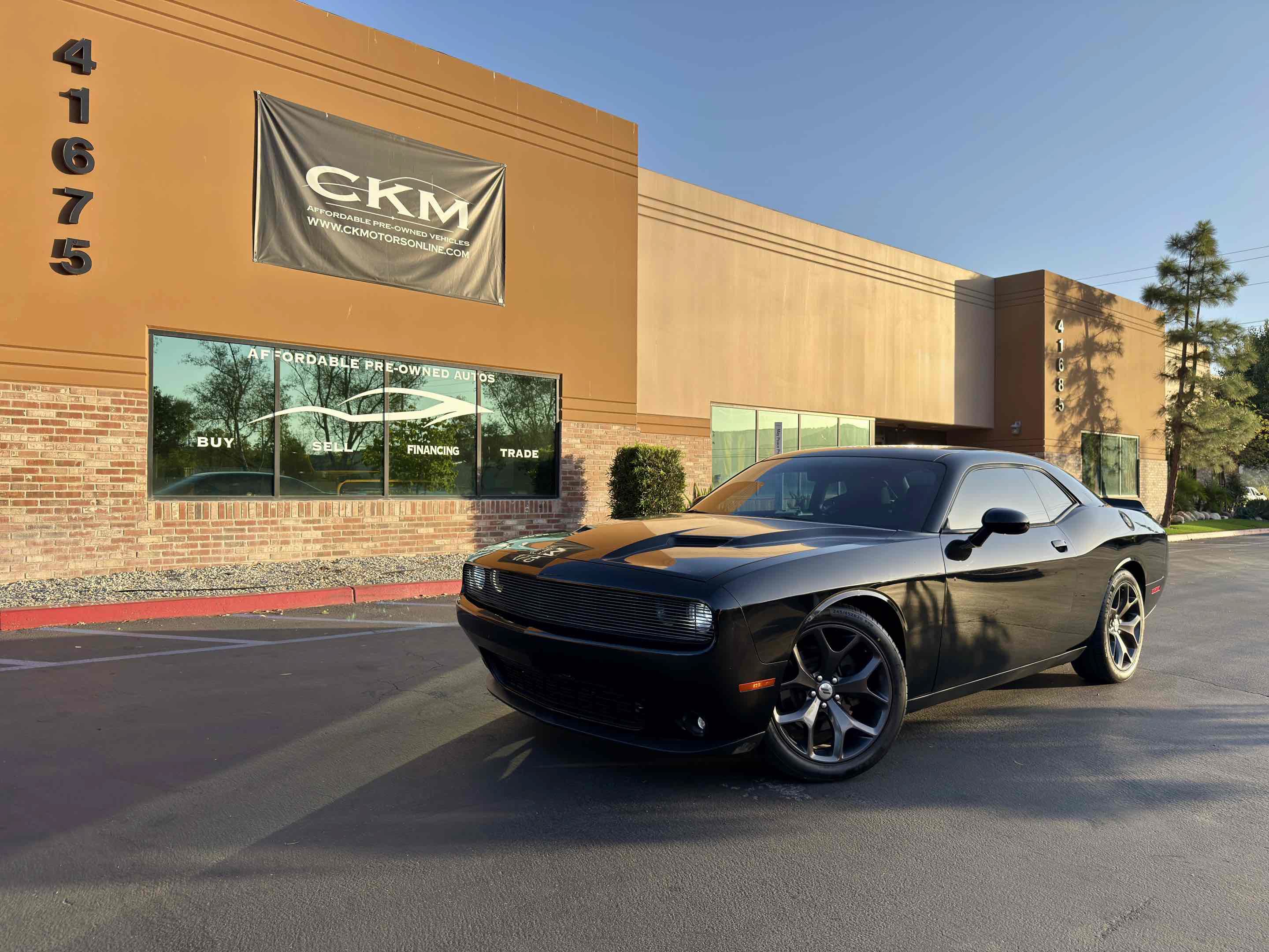 Used 2018 Dodge Challenger R/T RWD image 2