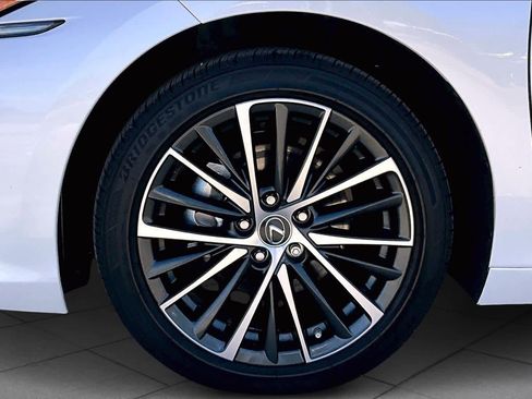 Used 2025 Lexus ES 350 w/ Premium Package image 11