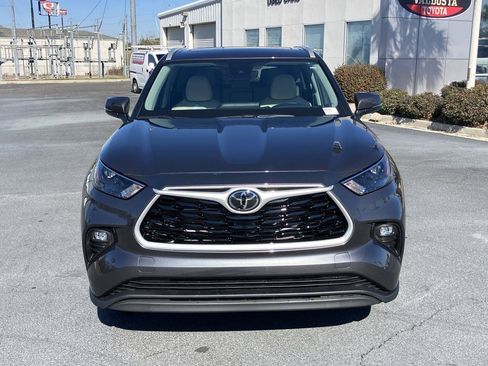 New 2025 Toyota Highlander XLE image 8