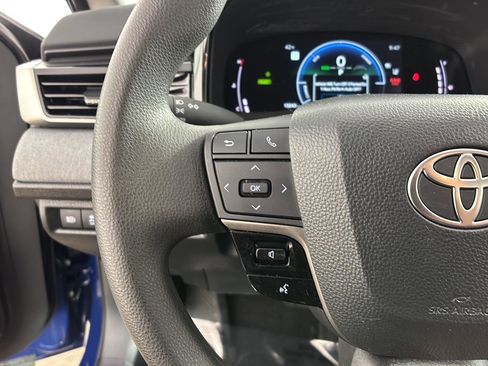 Used 2025 Toyota Camry LE image 27