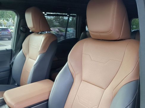 Used 2025 Lexus GX 550 w/ Accessory Package (Z1) image 10