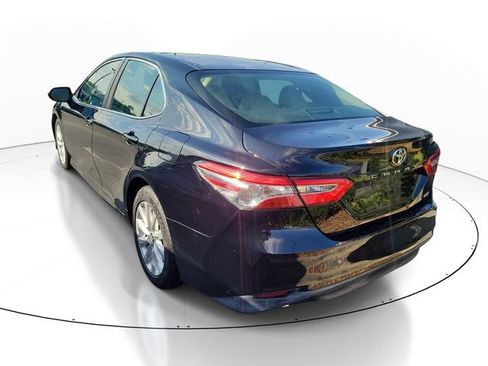 Used 2018 Toyota Camry LE w/ Moonroof Package FWD image 5